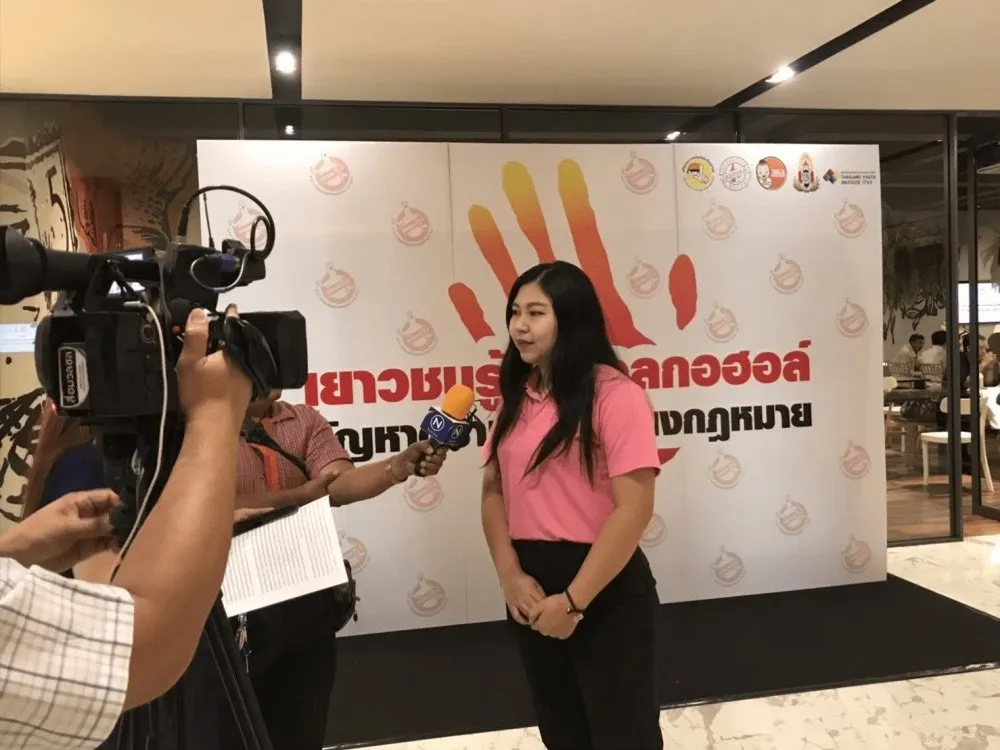 Suphaphi Chaiyadit giving an interview to news anchor.