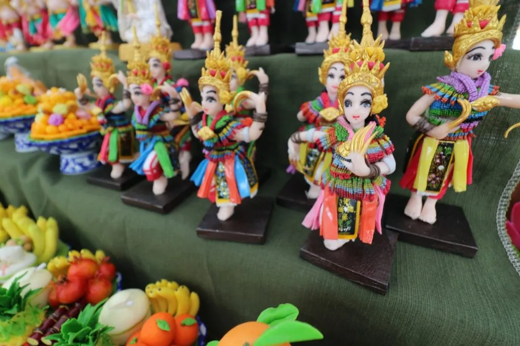 Clay figurines of Nora dancers