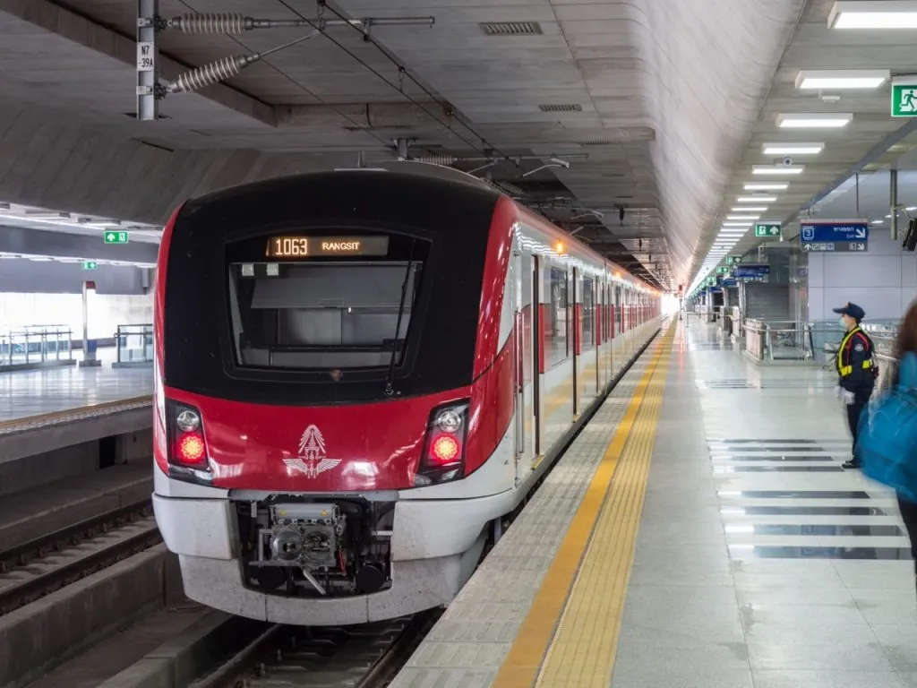Red Line Bangkok Commuter Train at Bangsue Station