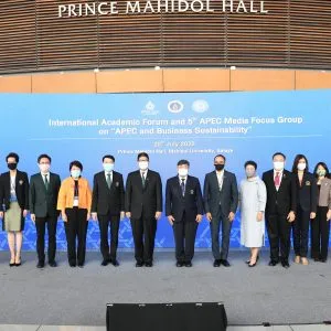 Speakers and moderators at the International Academic Forum and fifth APEC Media Focus Group at Mahidol University