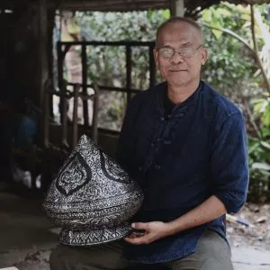 Jukkit Suksawat in his workshop
