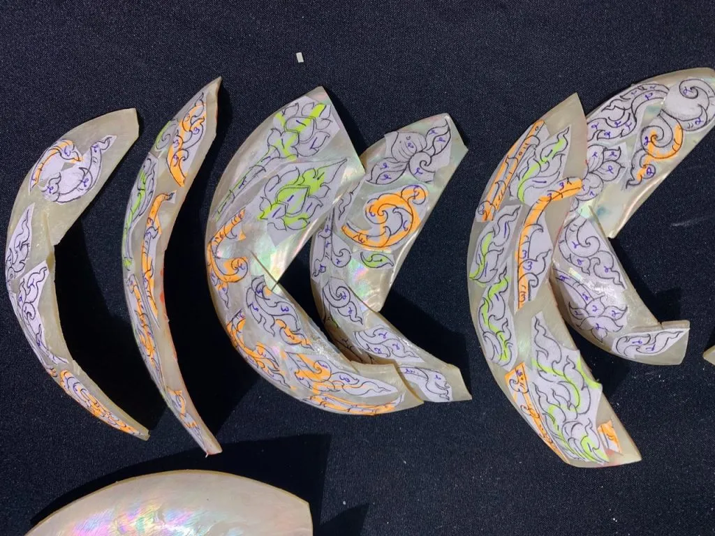 Motifs on turban shells before cutting