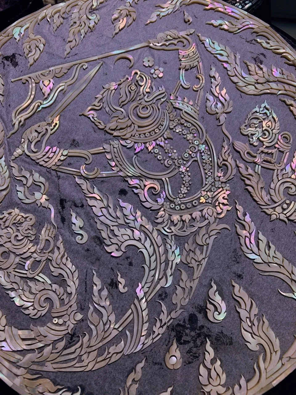 Motifs on kradat kao before being applied to lacquered rattan frame