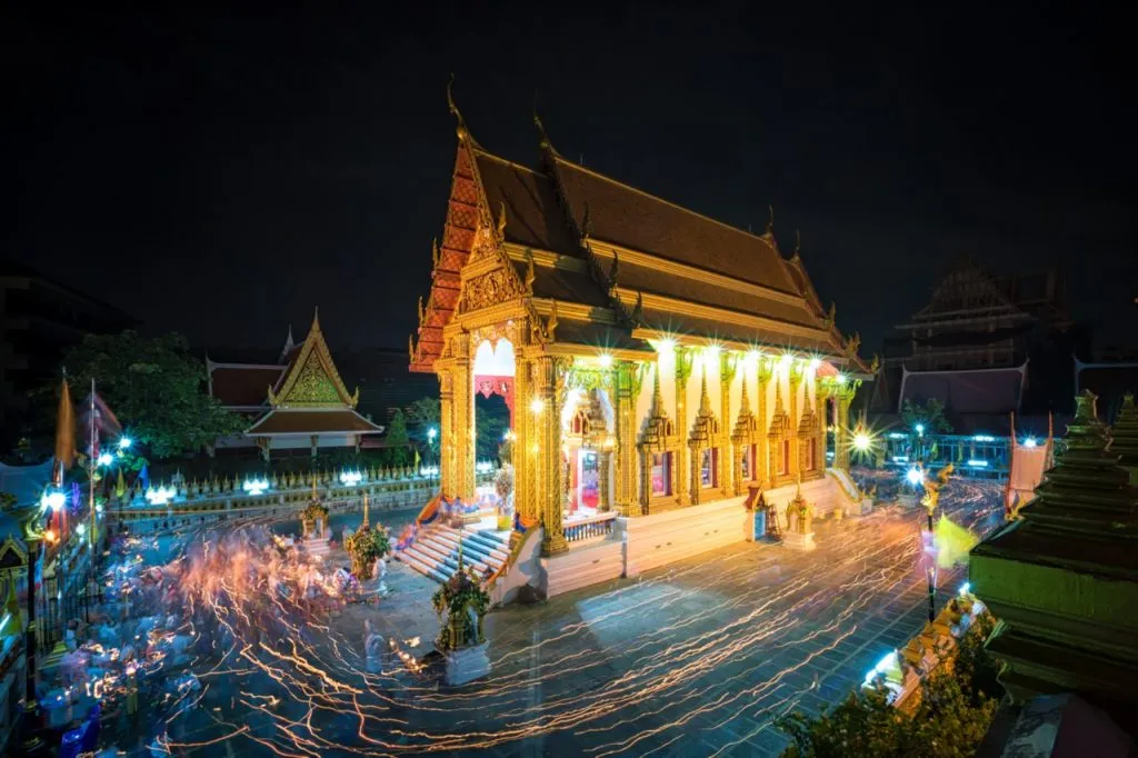A circumambulation procession, called Wian Tian, around a temple's ordination hall on Visakha Bucha Day