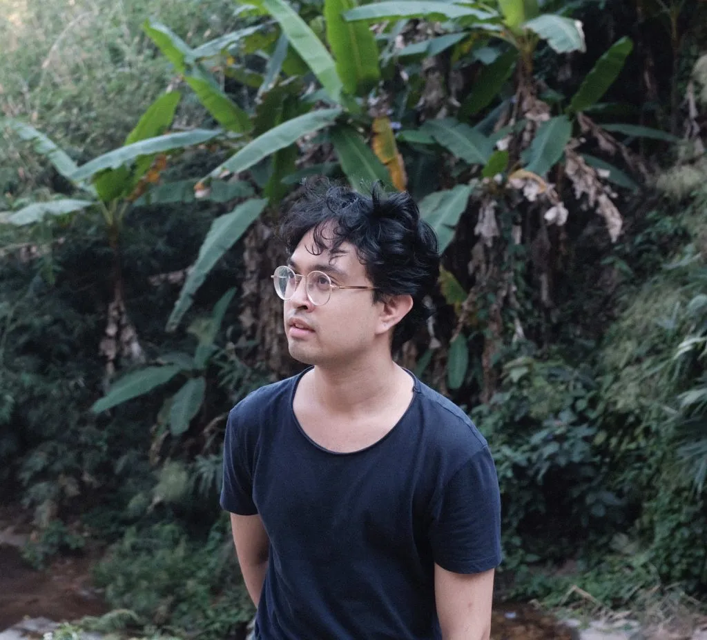 A picture of Komtouch Napattaloong looking away from the camera. Komtouch is a Bangkok-based filmmaker with an interest in themes of statelessness.
