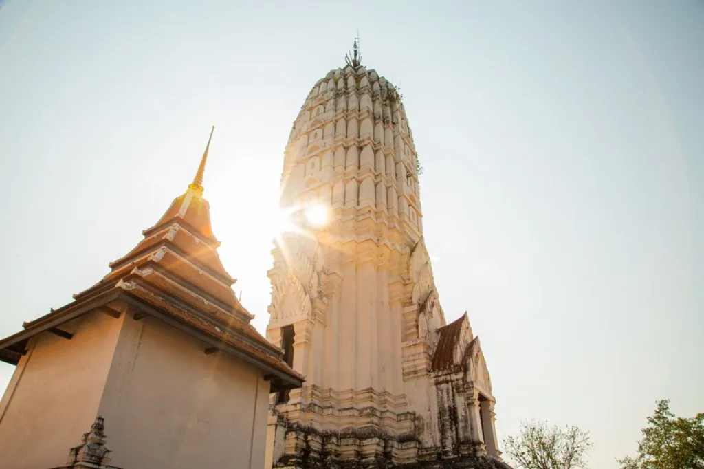 Prang and flanking mondop, Wat Phutthaisawan