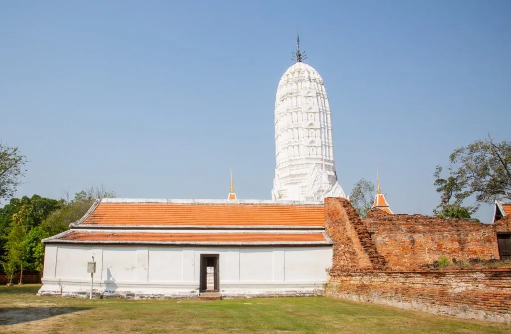 The main vihara (right) protrudes into the covered gallery, Wat Phutthaisawan