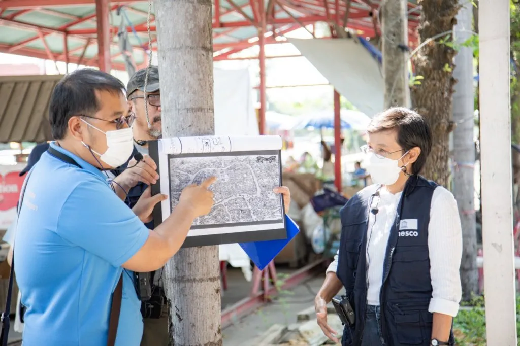 Mr. Veerasak Sansaard explaining the historical geography of the late Ayutthaya Kingdom