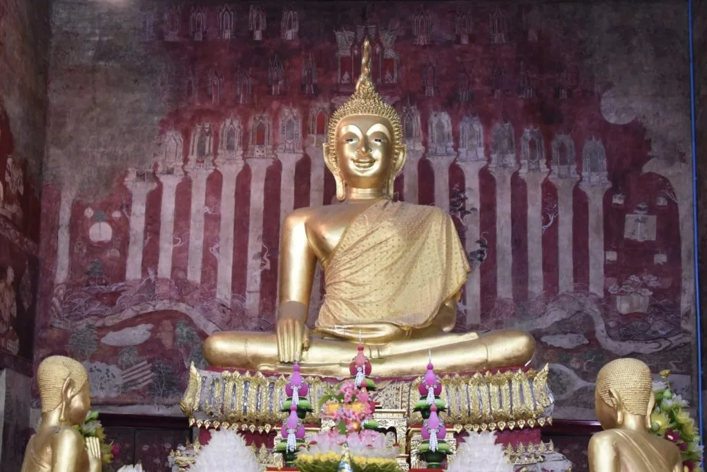 Mural behind the presiding Buddha image at Wat Mai Thep Nimit in Bangkok depicting the traiphum and its seven great mountain ranges with mount Meru at the center