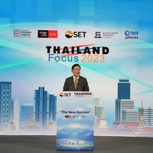 The welcome address by SET President Pakorn Peetathawatchai