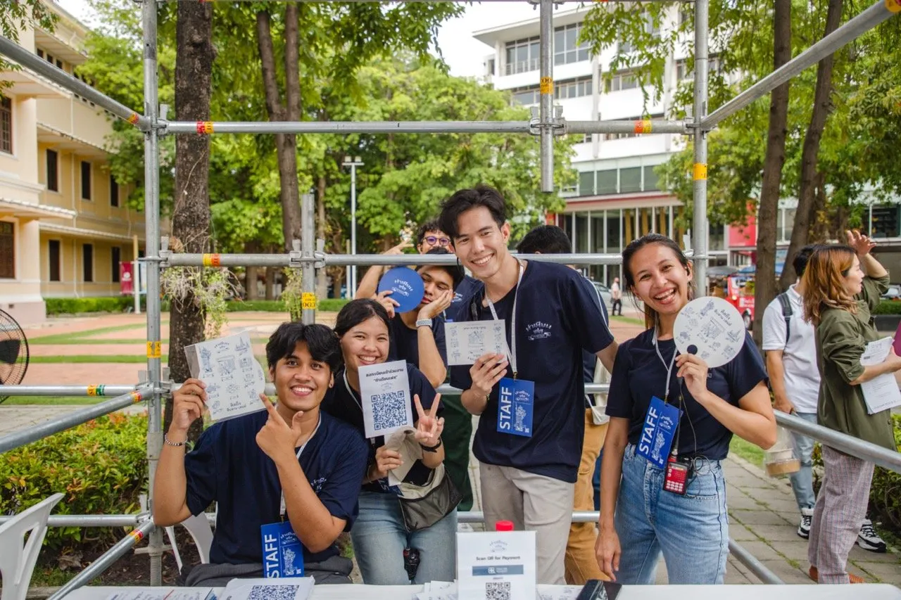 Find Folk team organizing an activity about sustainable tourism