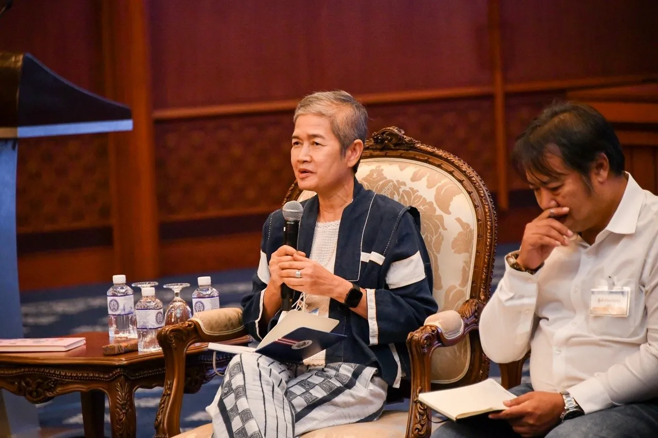 Dr. Sriprapha interrogating Thailand's basis for citizenship