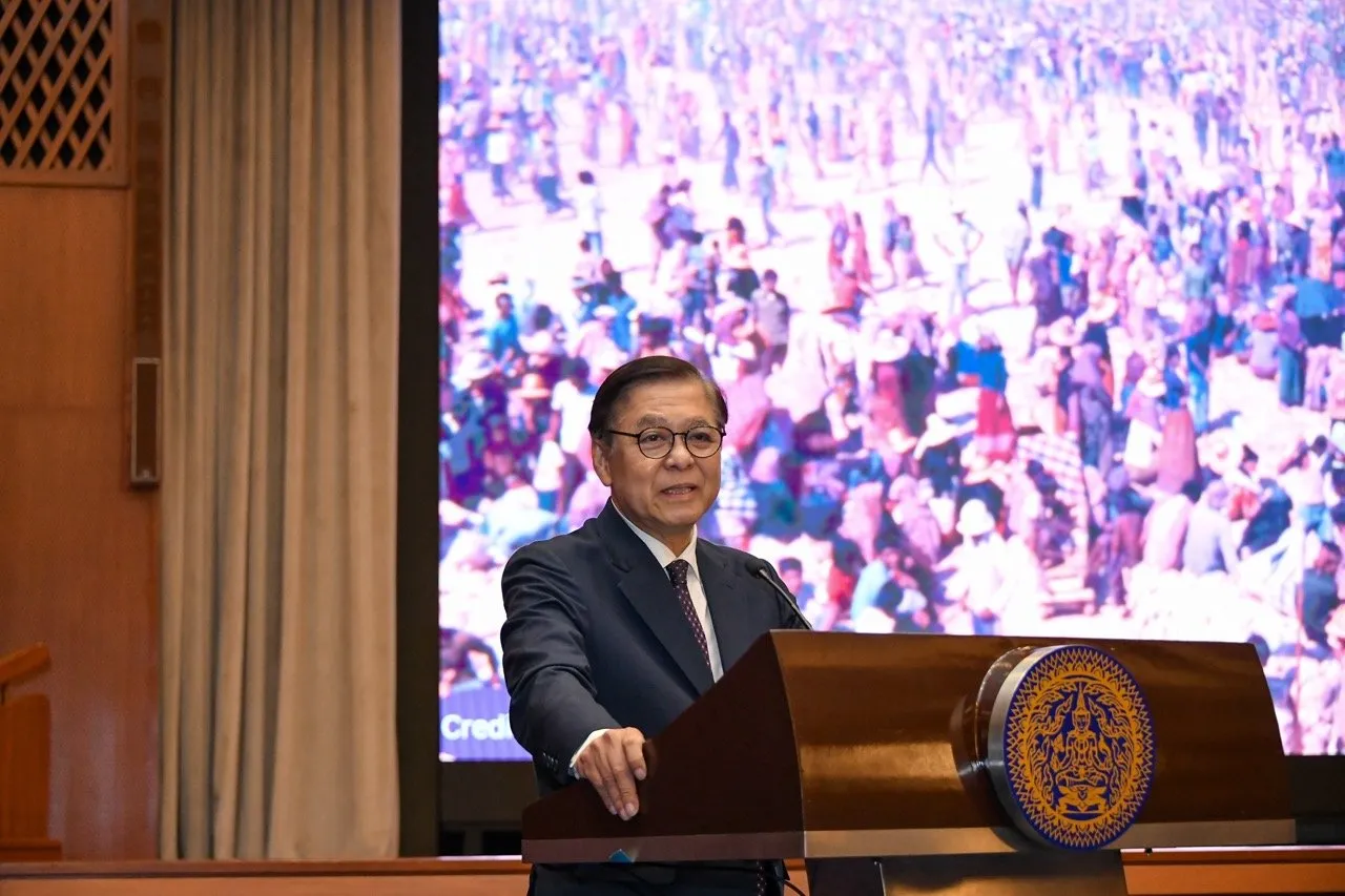 H.E. Sihasak Phuangketkeow, Vice Minister of Foreign Affairs, giving the keynote address