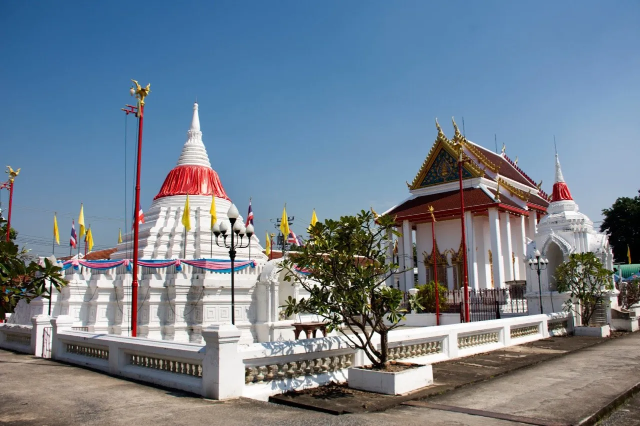 Wat Sanam Nuea in Koh Kret, Nonthaburi, Thailand