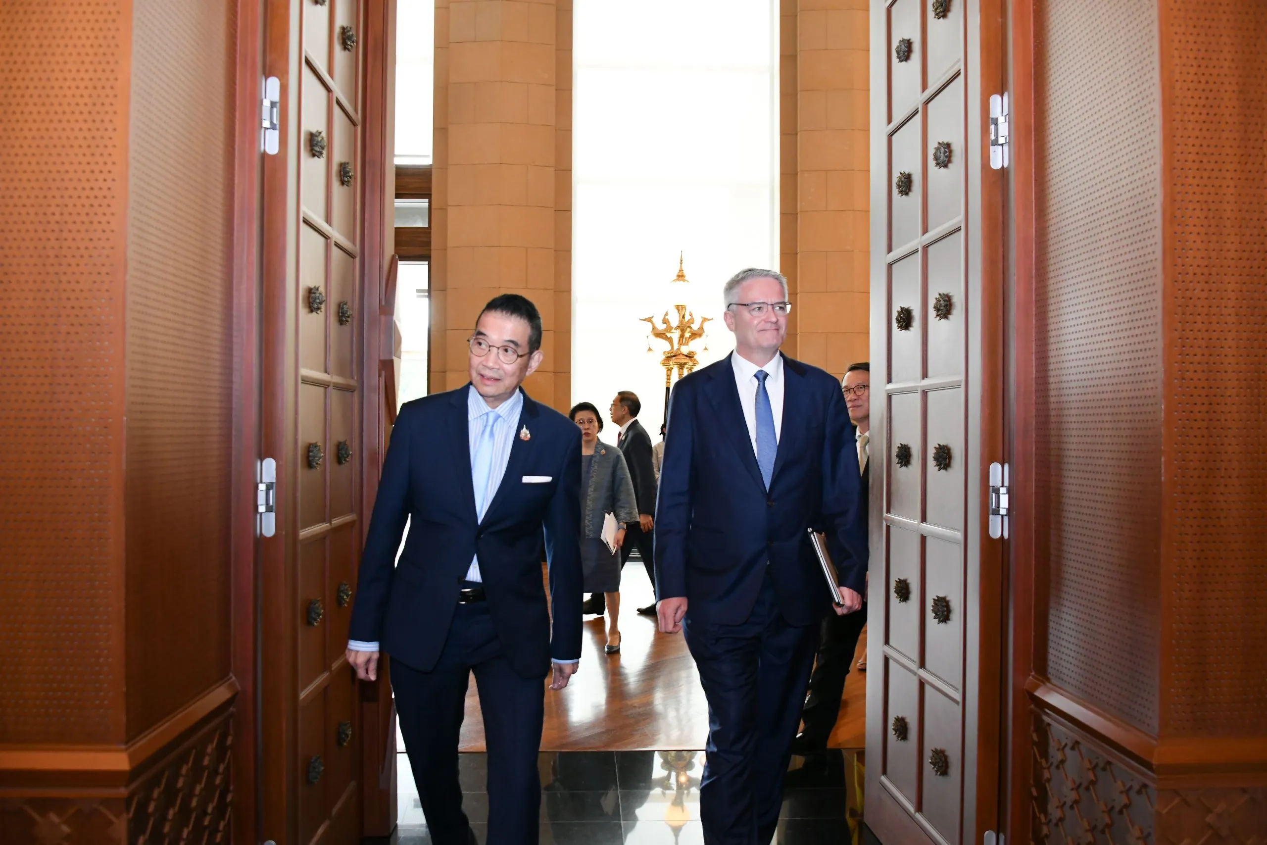 Foreign Minister Maris Sangiampongsa (left) and OECD Secretary General Mathias Cormann (right) at the OECD accession process launch ceremony.