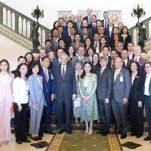 Prime Minister Paetongtarn Shinawatra with over 40 representatives of the U.S.-ASEAN Business Council, led by U.S. Ambassador Robert F. Godec and US-ABC Senior Vice President and Regional Managing Director Brian D. McFeeters
