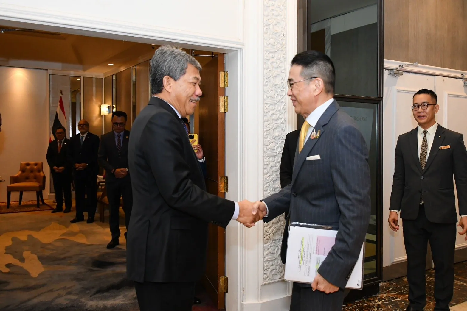 Malaysian Minister of Foreign Affairs Dato Seri Utama Haji Mohamad bin Haji Hasan and Thai Minister of Foreign Affairs Maris Sangiampongsa agreeing to advance bilateral ties, including through the 6 Countries, 1 Destination initiative