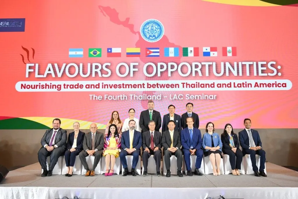 A group photo session at the Flavours of Opportunities seminar