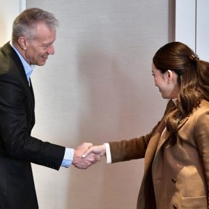 Prime Minister meets with Coca-Cola
