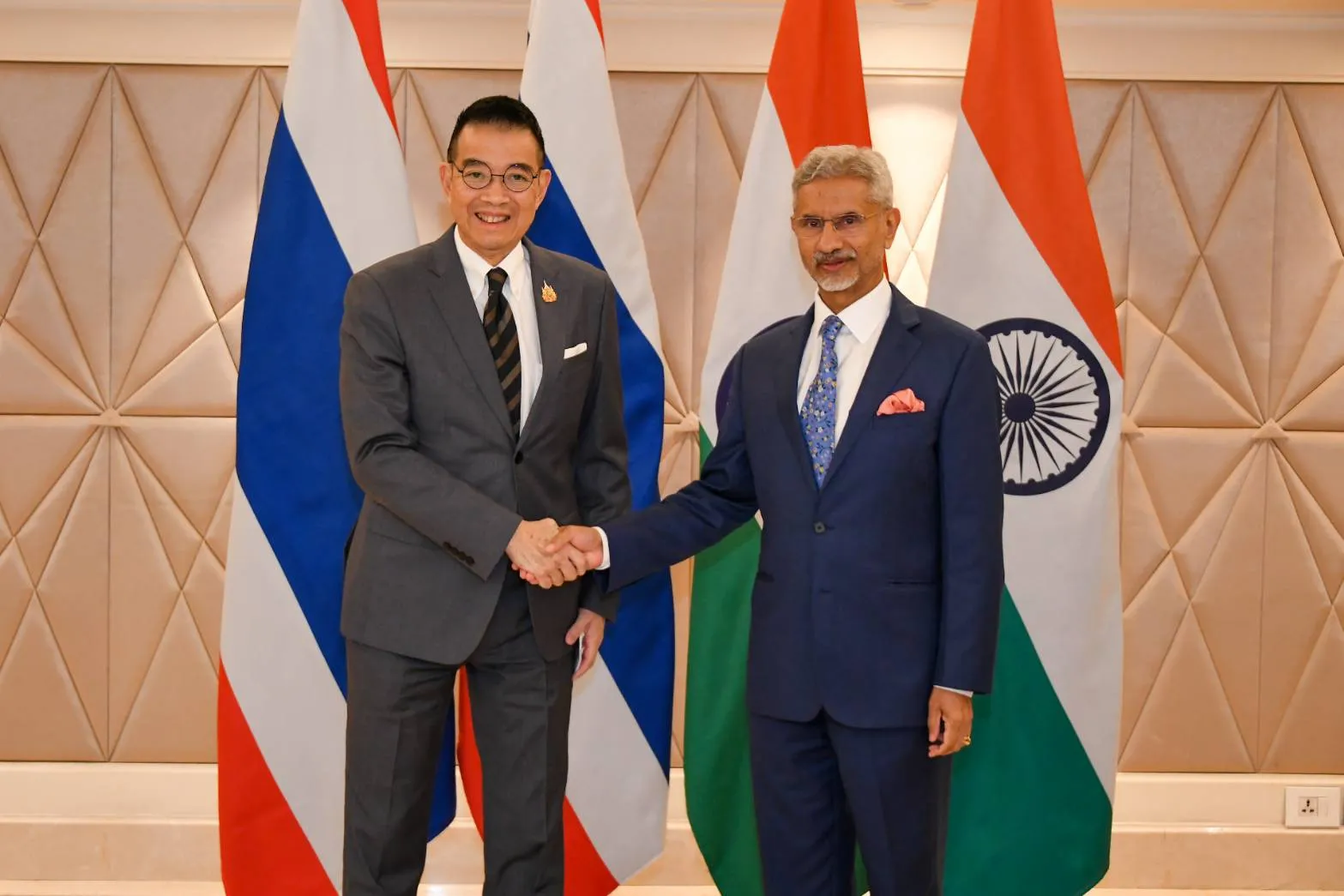 Minister Maris Sangiampongsa meeting with Dr. Subrahmanyam Jaishankar