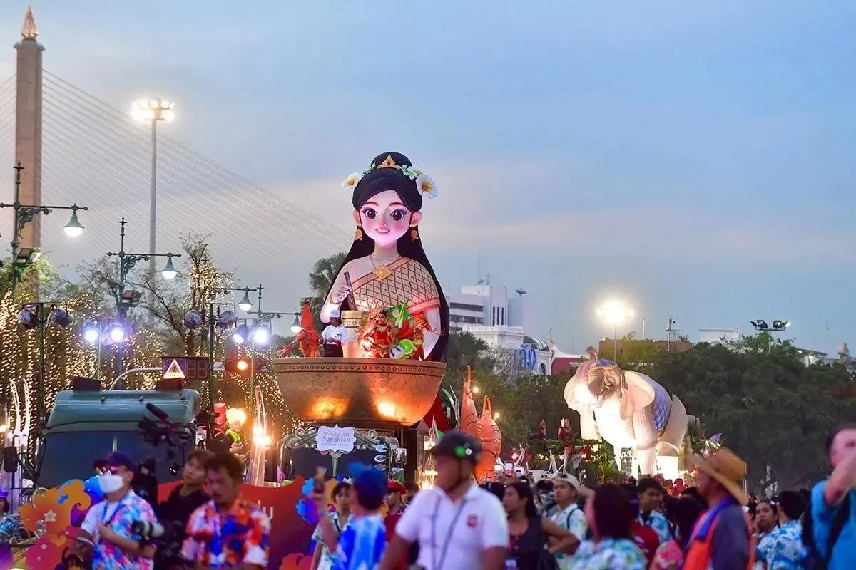 Parade floats making their way downtown as part of Maha Songkran World Water Festival 2025