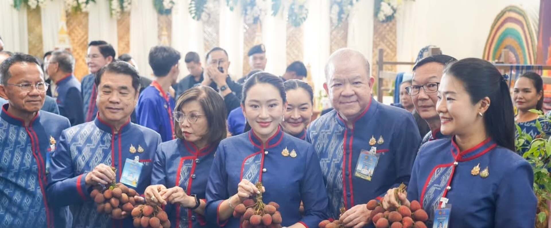Ministers donned traditional Sri Khotrabun shirts