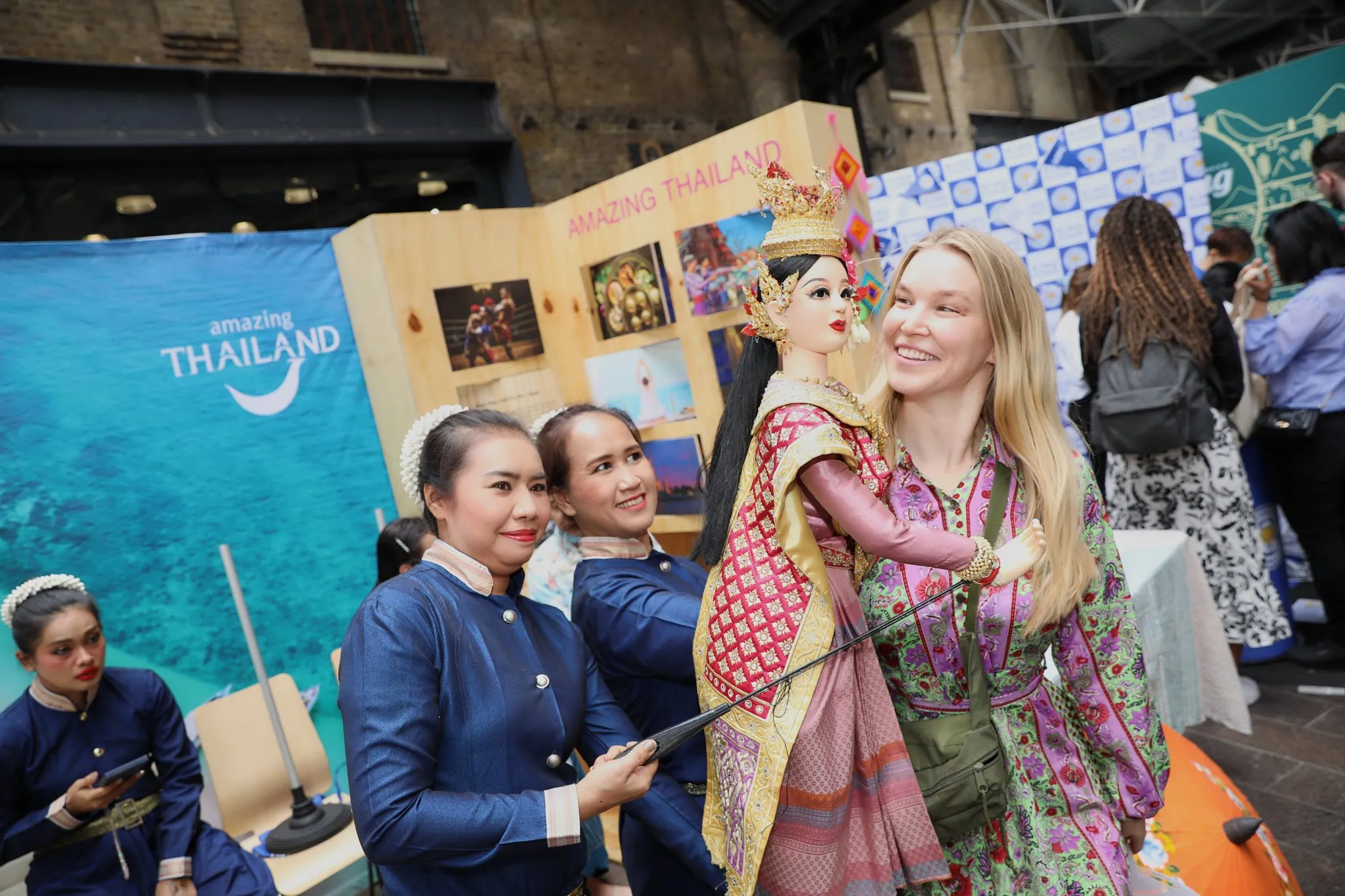 Visitor admires Thai puppeteers.