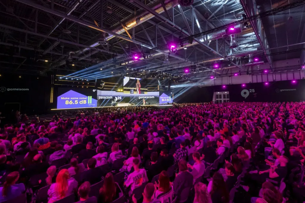 cosplay contest presented by Google, gamescom social stage, Halle 1