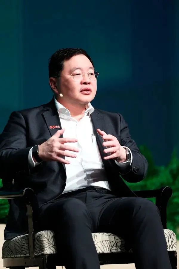 Thammasak Sethaudom speaking at the annual Sustainability Week Asia in Bangkok, Thailand