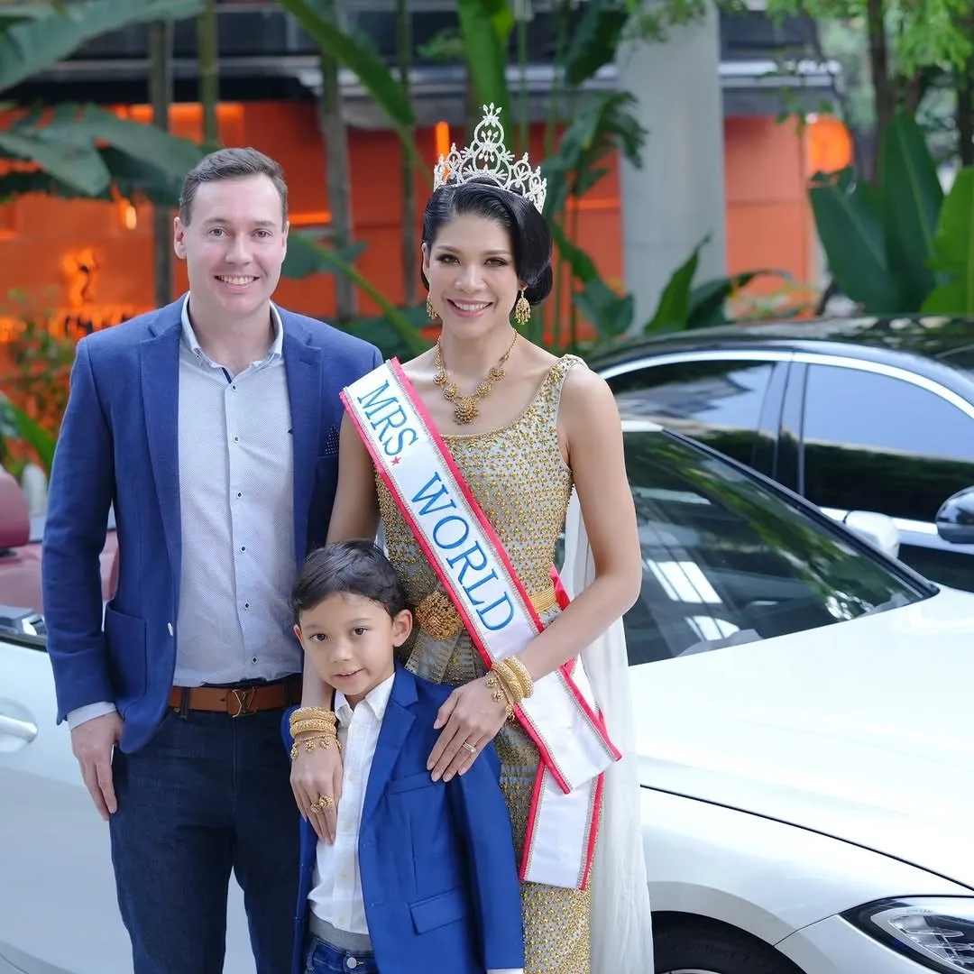 Mrs. World Chanita Seedaket Craythorne