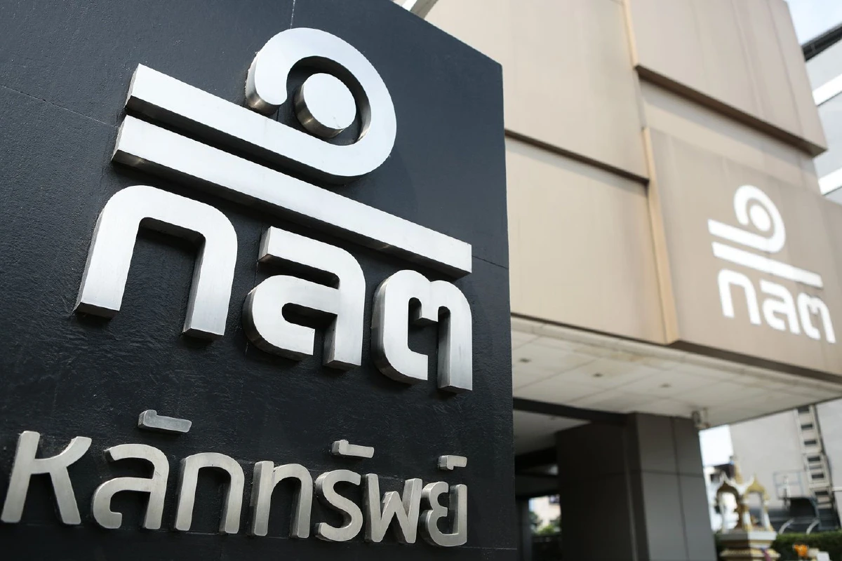 A close-up, low-angle shot of the silver SEC Thailand logo on a black pillar outside the agency’s building.