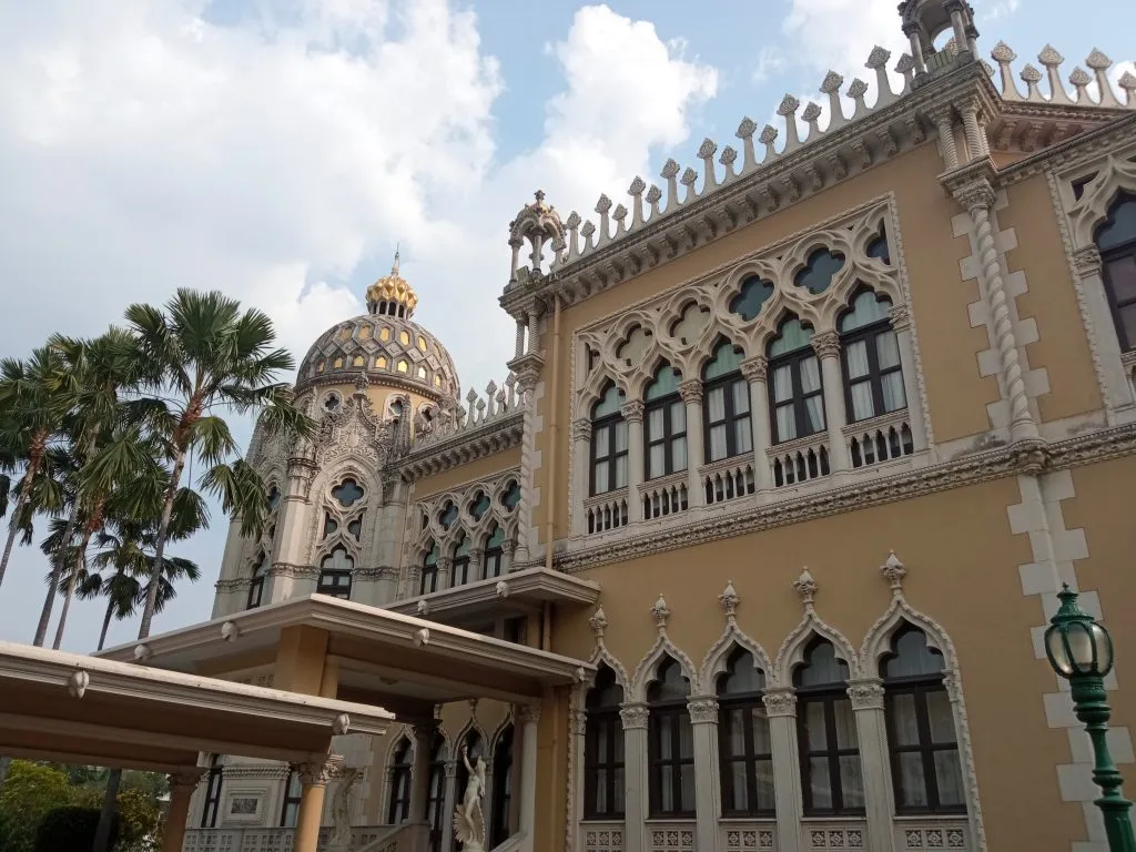 The Thai Khu Fah Building, Thai government house.