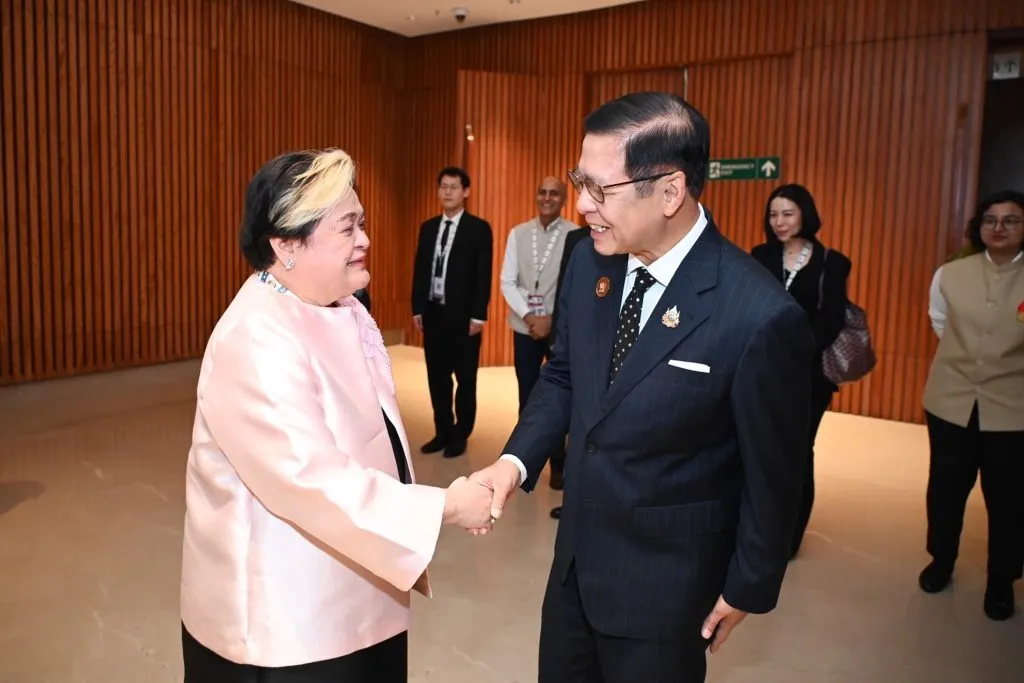 Thailand’s Foreign Minister Sihasak Phuangketkeow meets Philippine Foreign Secretary Maria Theresa Lazaro at the BRICS Summit