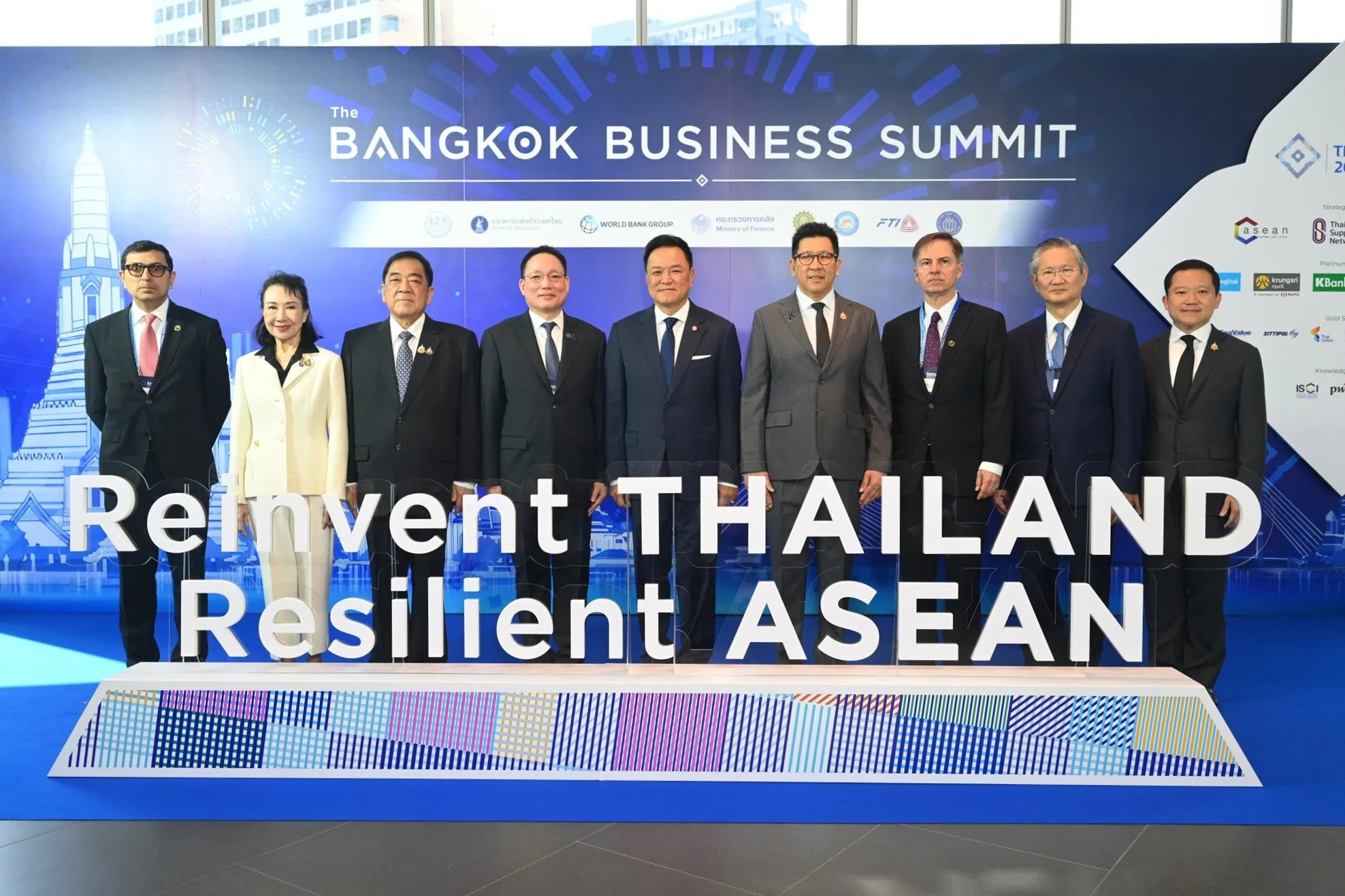 Prime Minister Anutin Charnvirakul with World Bank, IFC, JSCCIB and Thai business leaders at Bangkok Business Summit 2026